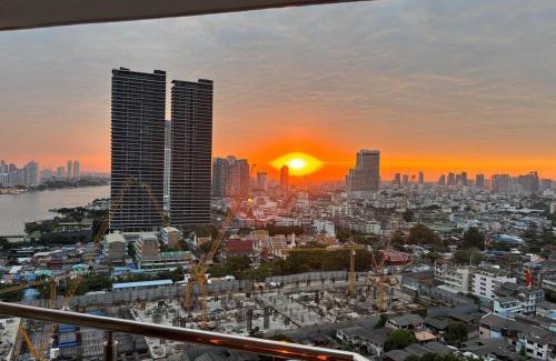 Bang Lamphu Lang Apartment | Stunning Riverside Apartment Bangkok City Centre