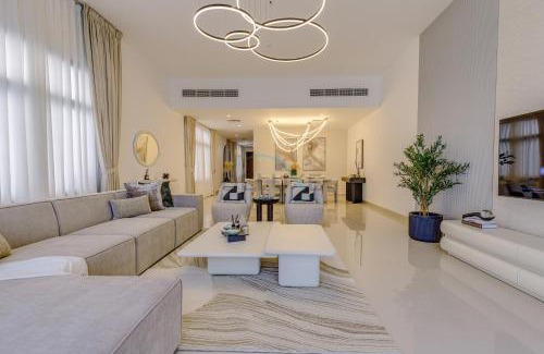 Sharm Villa | Stunning Sea Views from the Private Pool, Mins Away from Pristine Beaches and Key Fujairah Attractions, Sharm Al Dana Villa, Fujairah by Deluxe Holiday Homes