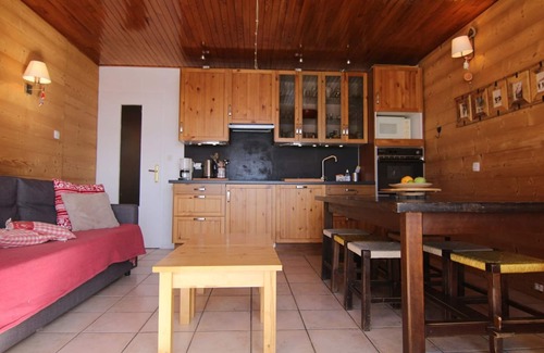 Jeux Apartment | Stunning Ski-In/Ski-Out Studio for 4 with South-Facing Balcony in Alpe d'Huez