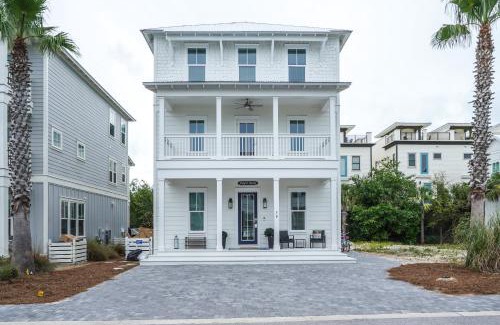 Santa Rosa Beach House | Stunning Stayin' Sandy-Private POOL & Walk to Beach!