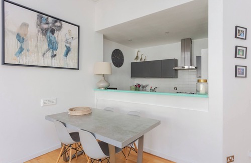 South Hampstead Condo | Stunning + Stylish 1 Bed Apartment in Belsize Park