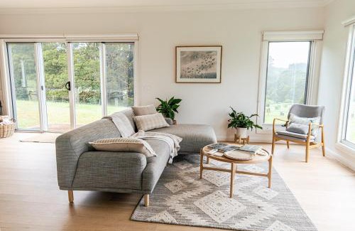 Beech Forest House | Stunning Top of the Otways Views 3-4 Bedroom House