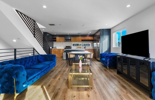 Los Angeles Apartment | Stunning Townhome with 6 Beds, 4 Baths, Hollywood Sign Views, Parking & Terrace