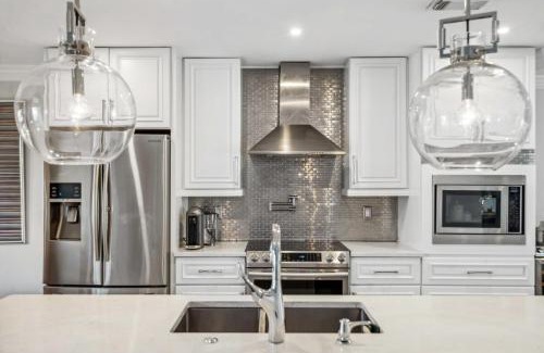 Southampton House | Stunning Townhouse w Tennis & Pool