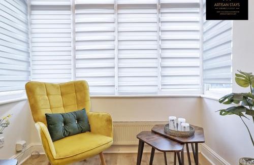 Westcliff-on-Sea House | Stunning Tropical Oasis in Southend-on-Sea By Artisan Stays I Weekly or Monthly Stay Offer I Free Parking I Sleeps 7