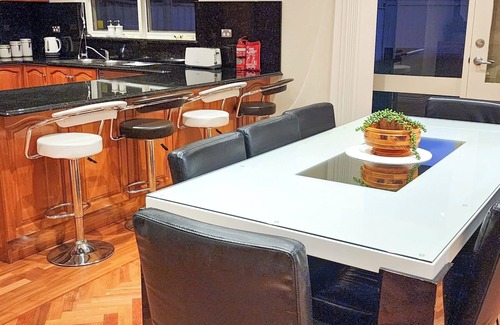 West Beach House | Stunning Two-story, 4-bedroom, 3-bathroom House Just Minutes Away From the Beach