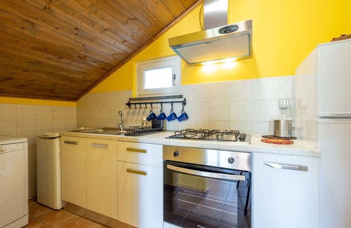 San Damiano dʼAsti Villa | Stunning villa for 5 people with WIFI, pool, TV, patio, pets allowed and panoramic view