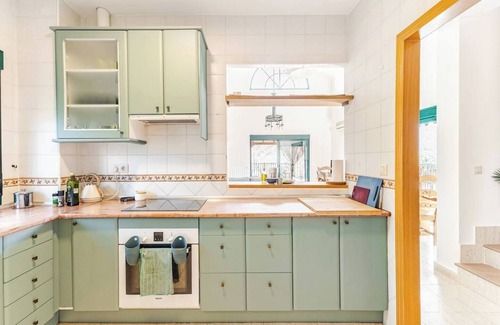 Pareja Ski Chalet | Stunning views and direct access to the damn