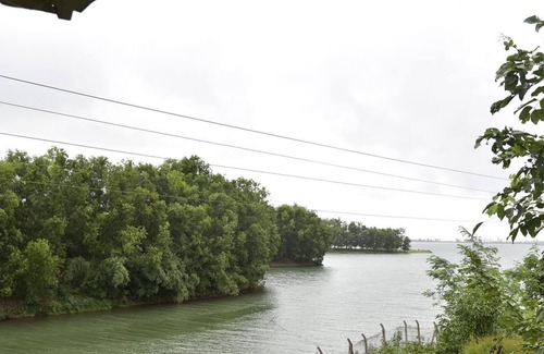 Khodala Villa | Stunning Views! Rooftop Pool Lakefront Home