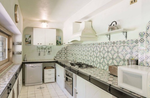 Genazzano Villa | Stunning villa for 14 guests with A/C, hot tub, WIFI, pool, TV and pets allowed