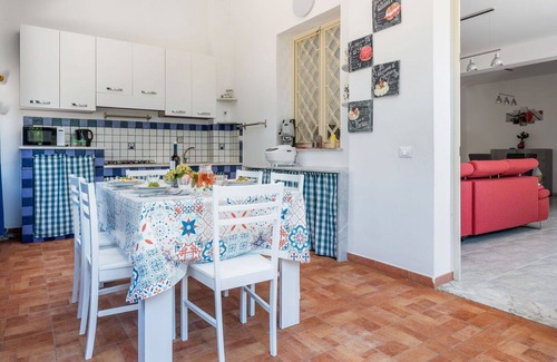 Misilmeri House | Stunning villa for 10 people with WIFI, A/C, private pool, TV, terrace and pets allowed