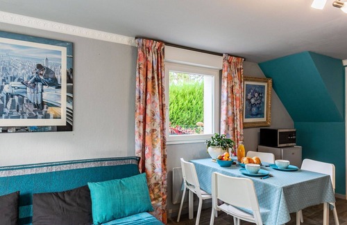 Locquirec House | Stunning villa for 3 guests with WIFI, TV, patio and pets allowed