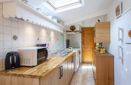 Cuers House | Stunning villa for 4 guests with WIFI, A/C, private pool and TV