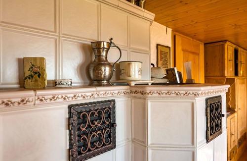Obereggz House | Stunning villa for 6 guests with WIFI, TV, patio, pets allowed, panoramic view and parking