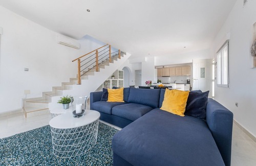 Quesada Villa | Stunning Villa with Private Pool, Terrace, Balcony, A/C & Wi-Fi