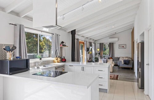 Warburton Apartment | Stunning Warburton Mountain Views & Outdoor Living