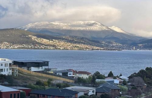 Tranmere Apartment | Stunning water view home in Hobart