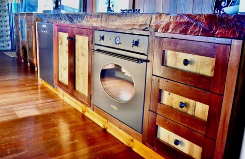 Brukunga Apartment | Stunningly built open-plan Studio in natural pastureland setting