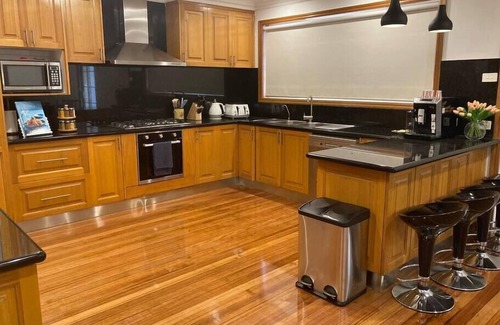 Glenroy House | Style/Comfort/Spacious 4 Bedroom House plus study