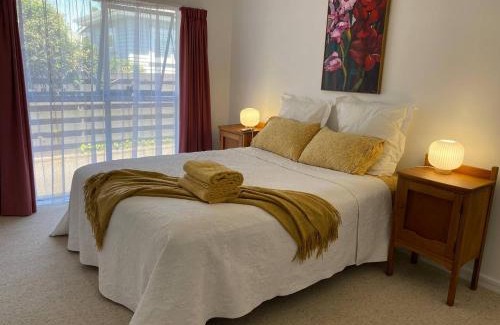 Tauranga South House | Styley on Briarley, walk to CBD and hospital