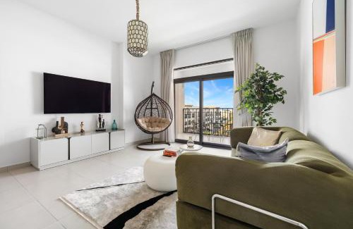 Umm Suqeim 3 Apartment | Stylish 1BR with Balcony and Burj AlArab View