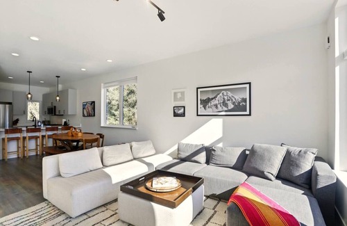 Alyeska House | Stylish 2-Bedroom Townhome in Downtown Girdwood