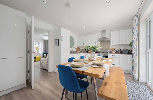 Perth House | Stylish 3-Bed Retreat with Hot Tub & Garden | Near Perth City Centre