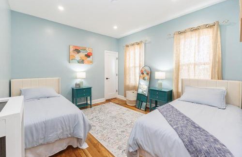 Upham's Corner Apartment | Stylish 3 Bedroom Apartment