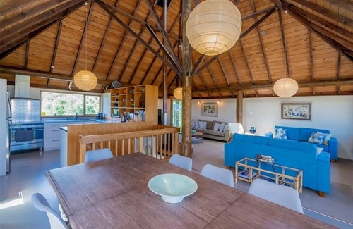 Te Horo Beach House | Stylish beach front house with stunning views