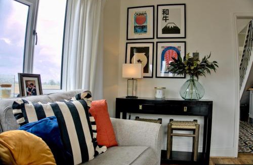 Rawcliffe Bridge House | Stylish Cottage near York