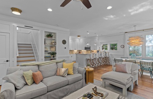 Keepers Landing House | Stylish + Family Friendly - Dock, 2 Carts, 2 Clubs, Cozy Up & Relax At Surf Shack! 2 Carts & 2 Clubs.