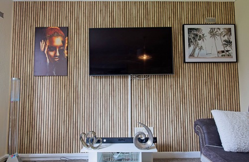 Chorlton-on-Medlock Apartment | Stylish Five Star Rated Apartment