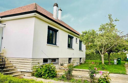 Ponthierry House | Stylish, Calm and Green Home Stay