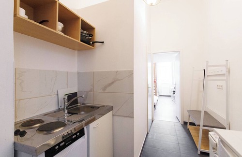 Rudolfsheim-Funfhaus Apartment | Stylish Haven - Near Yppenplatz and Brunnenmarkt