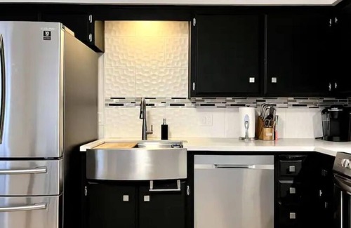 Fresno Apartment | Stylish Home w/Fast Wi-Fi & Fireplace