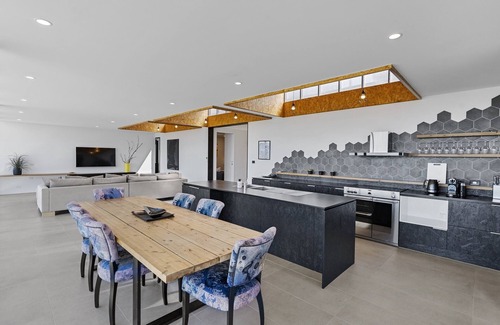 Penna House | Stylish Home with Outdoor Area & Spectacular Views