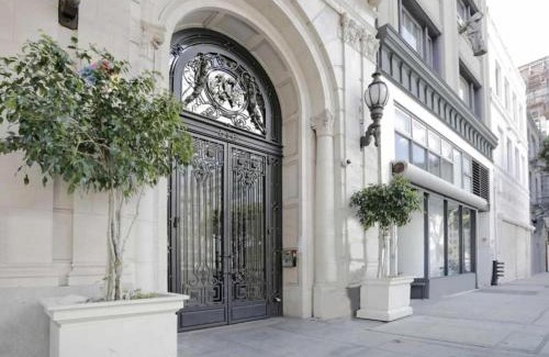 Downtown Los Angeles Apartment | Stylish loft 2 queens & 2 sofas