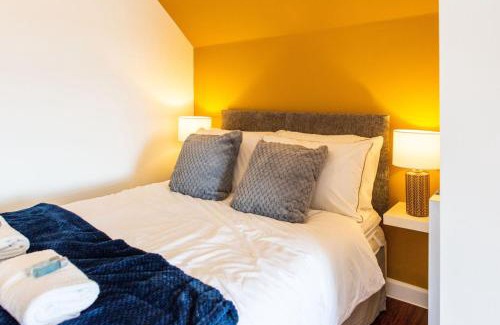 Newport Apartment | Stylish Loft Apartment with View