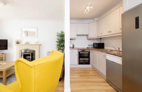 Galway City Centre Apartment | STYLISH & MODERN 6-Bed City Townhouse w/Parking