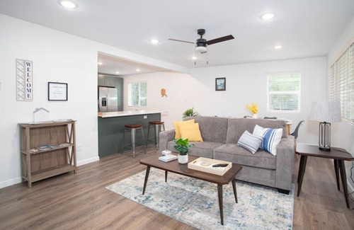 College House | Stylish Modern and Convenient Suite with All The Amenities