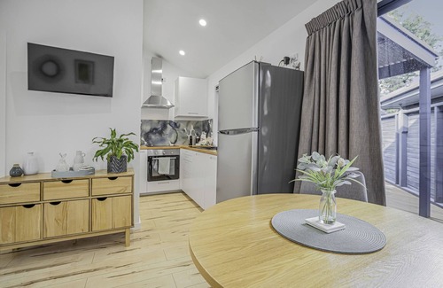 Port Willunga House | Stylish new studio apartment easy walk to beach - Perfect for romantic getaway