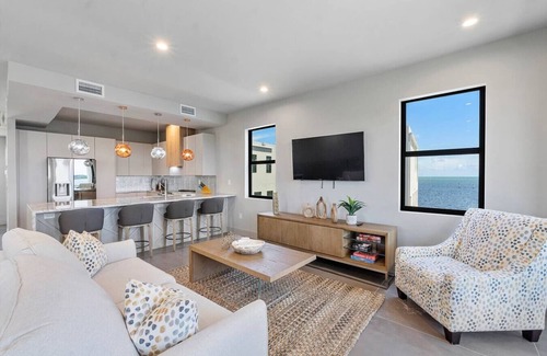 Monroe County House | Stylish Oceanview Kayak Getaway w/Pool & Hot Tub!