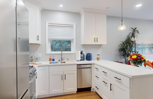 Burbank Cottage | Stylish & Private ADU - Patio w/Sitting+ BBQ