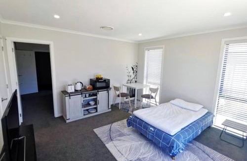 Rolleston House | Stylish Private Guest House Ensuite Only