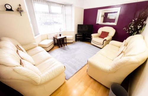 Leicester House | Stylish Retreat - 3Bed Bungalow in Central Leicester