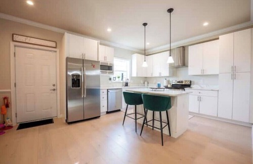 Washington House | Stylish spacious 4 BDRM house near Navy Yard