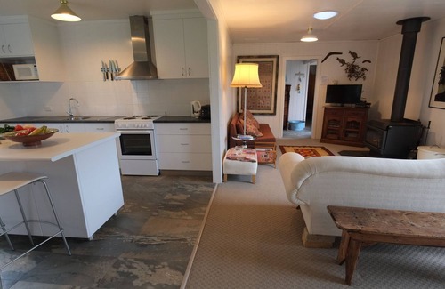 Sisters Beach House | Stylish spacious vintage house, wood fire, 40m to beach inside a National Park