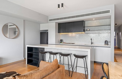 St Kilda Apartment | Stylish & Spotless 2-Bed Apartment in St Kilda