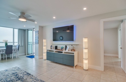 Palma del Mar Condo | Stylish St Petersburg Condo w/Balcony + Bay Views