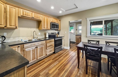 Cascade Apartment | Stylish Stay with Pellet Stove Near Downtown Cascade